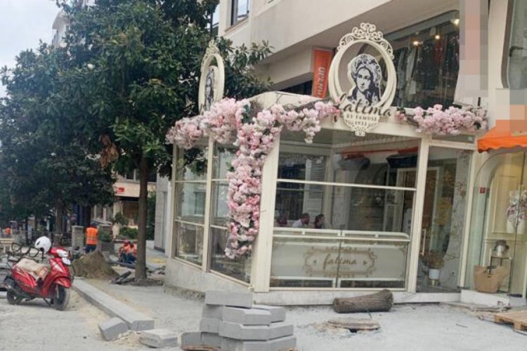 &Uuml;nl&uuml; caddede ka&ccedil;ak iş yeri krizi