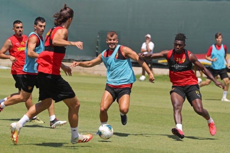 G&ouml;ztepe'de Galatasaray ma&ccedil;ı hazırlıkları s&uuml;r&uuml;yor