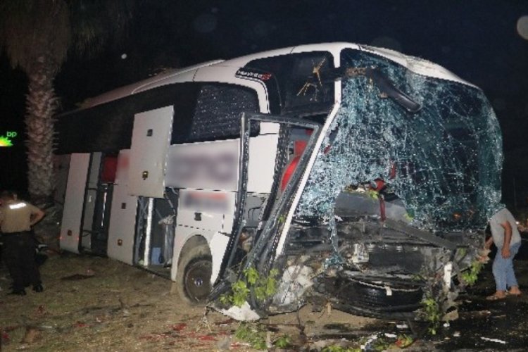 Freni patlayan yolcu otob&uuml;s&uuml; dehşet sa&ccedil;tı: 8 yaralı