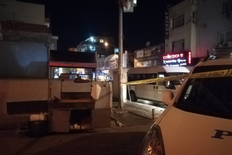 Kokore&ccedil;&ccedil;i ile taksiciler arasında yer kavgası: 3 yaralı