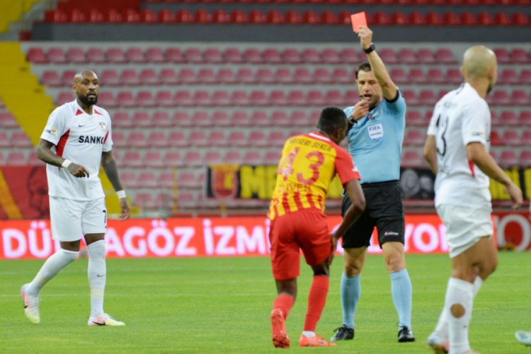 Kayserispor taraftarı Mensah'a tepkili