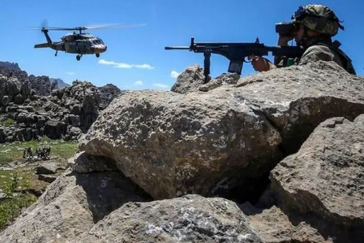 Şemdinli'de askeri aracın ge&ccedil;işi sırasında patlama!