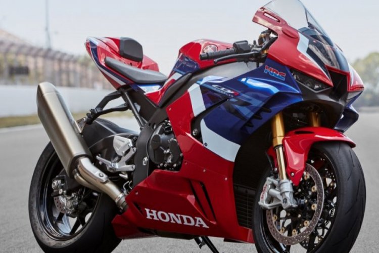 Honda'nın en g&uuml;&ccedil;l&uuml; motosikleti T&uuml;rkiye'de sınırlı sayıda satışta