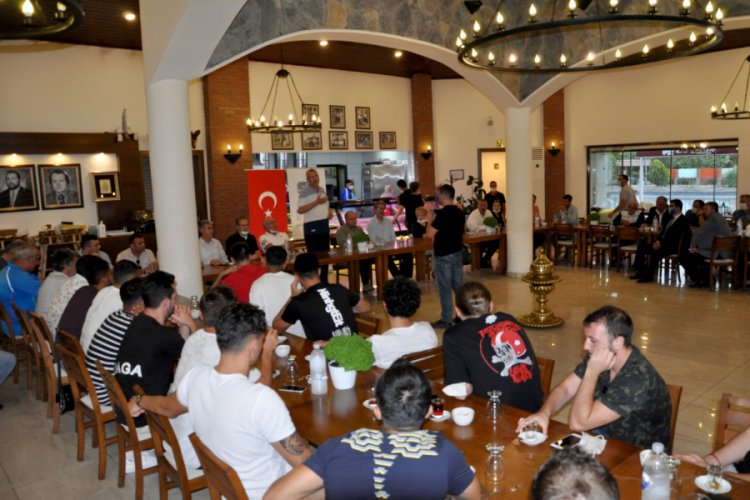 Başkan &Ouml;zkan'dan Bursa Karacabey Belediyespor'a şampiyonluk yemeği