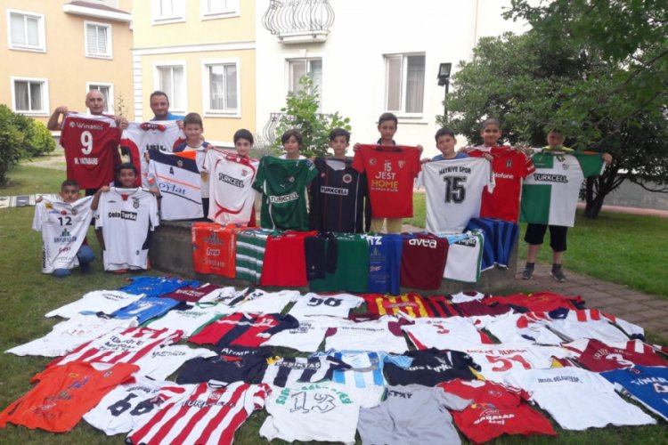 Bursa'da &ouml;ğretmenin paha bi&ccedil;ilemeyen forma koleksiyonu