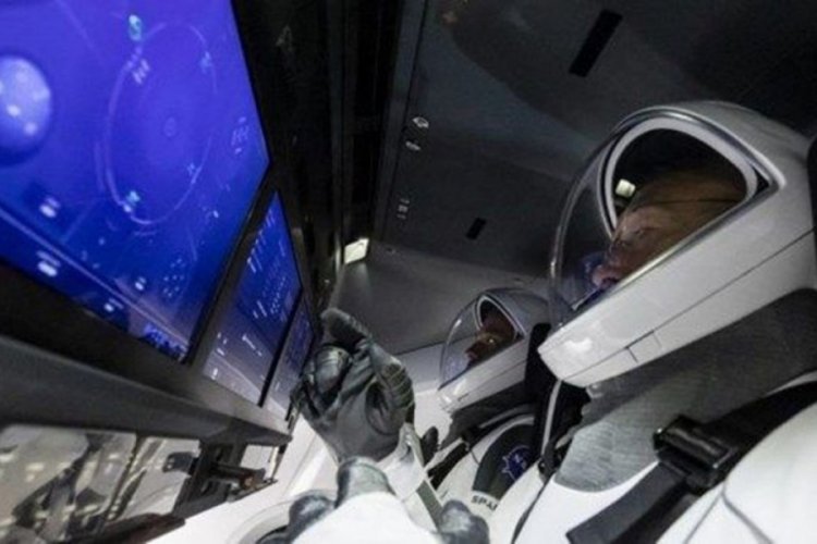 NASA astronotları d&uuml;nyaya d&ouml;n&uuml;yor