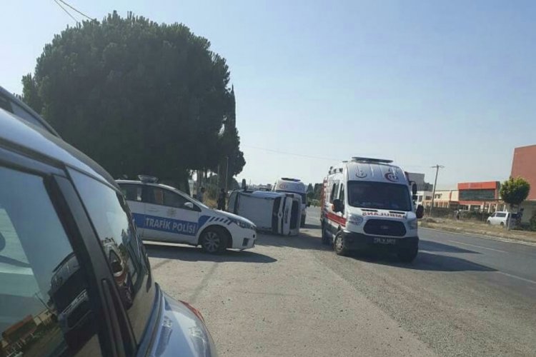 Otomobil otob&uuml;s durağına daldı: 1 &ouml;l&uuml;