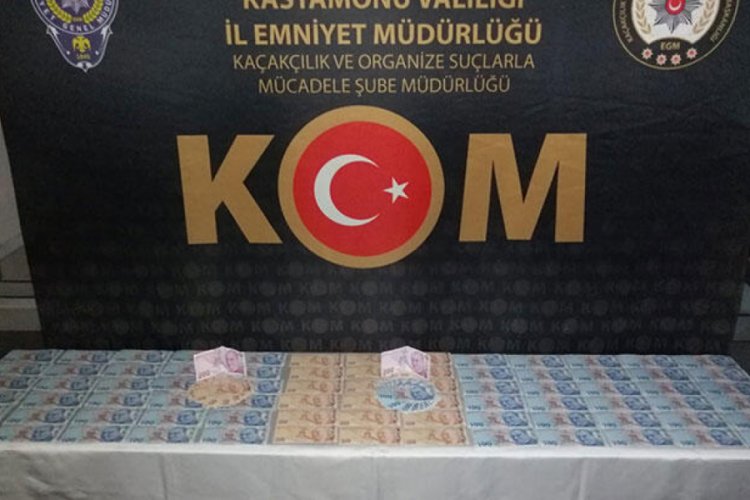 Piyasaya sahte para s&uuml;receklerdi! Yakalandılar