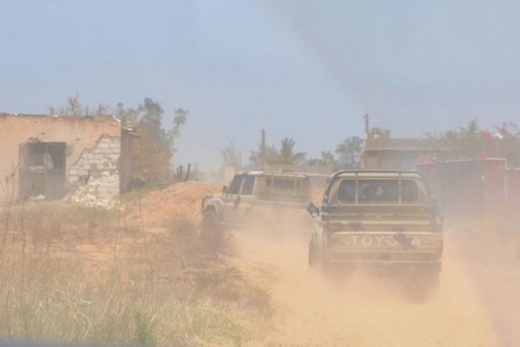 Hafter'e bağlı silahlı gruplar arasında petrol tesisleri yakınında &ccedil;atışma