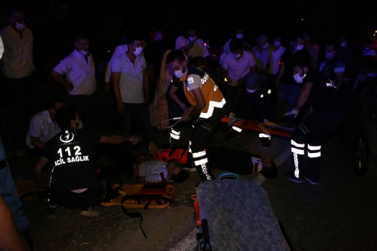 Otomobil ile motosiklet kafa kafaya &ccedil;arpıştı: 2 yaralı