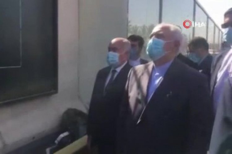 Zarif, S&uuml;leymani'nin &ouml;ld&uuml;r&uuml;ld&uuml;ğ&uuml; b&ouml;lgeyi ziyaret etti