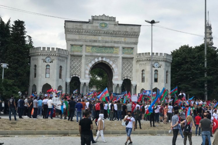 Beyazıt Meydan'da "Can Azerbaycan'a Canımız Feda" mitingi