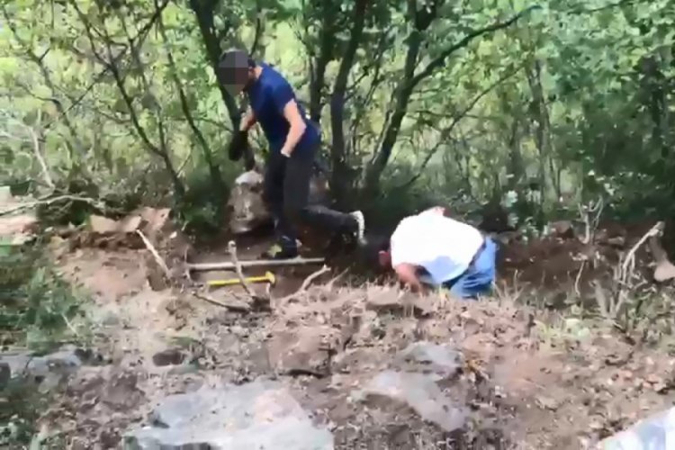 Bursa'da define arayan ş&uuml;pheliler su&ccedil;&uuml;st&uuml; yakalandı