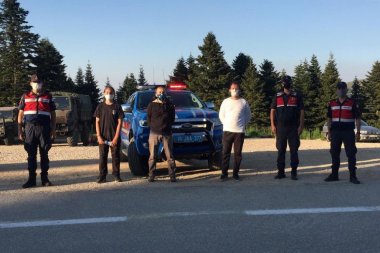 Bursa Uludağ'da y&uuml;r&uuml;y&uuml;ş yaparken yollarını kaybeden 3 kişi bulundu