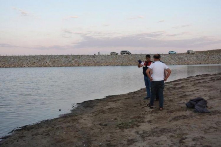 Eşinin g&ouml;z&uuml; &ouml;n&uuml;nde can verdi