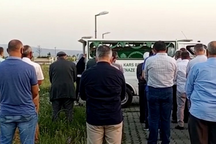 Cansız bedenleri bulunan anne ve oğlu toprağa verildi