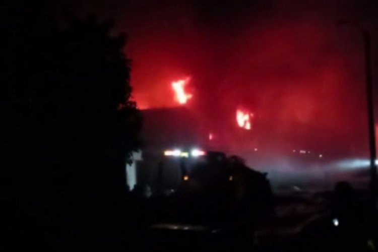Pakistan'da 4 fabrika k&uuml;le d&ouml;nd&uuml;