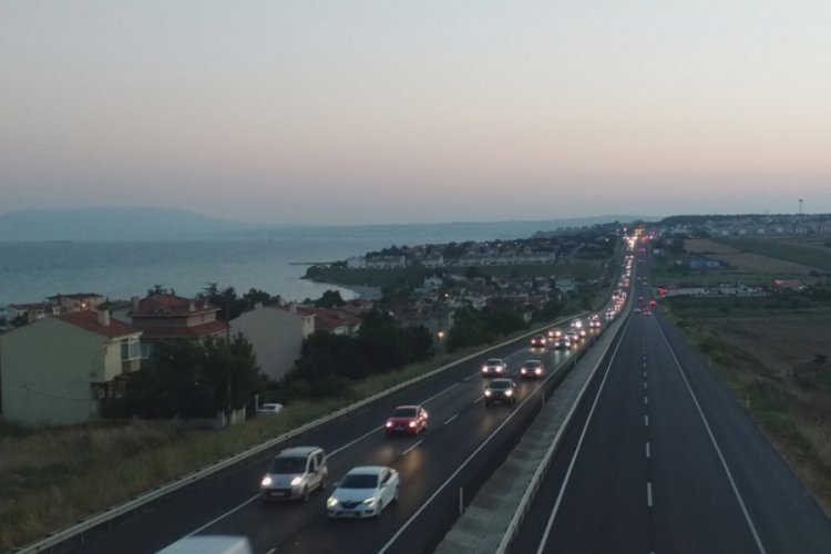İstanbul'a d&ouml;n&uuml;ş yolunda yoğunluk meydana geldi