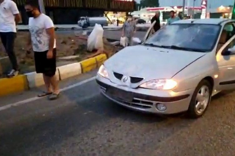 D&uuml;zce'de otomobil motosikletliye &ccedil;arptı