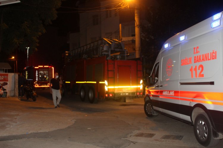 Adıyaman'da 3 katlı apartmanda yangın &ccedil;ıktı