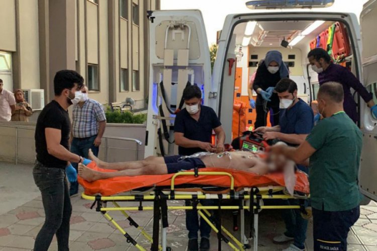 Boğulma tehlikesi ge&ccedil;iren gen&ccedil; yaşam savaşı veriyor