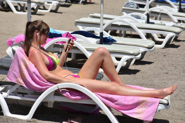 Yaz geldi, su altı telefon kılıflarına rağbet arttı