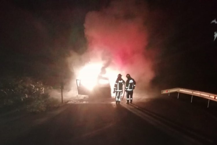 Bursa'da bir g&uuml;n &ouml;nce aldığı otomobil alev alev yandı
