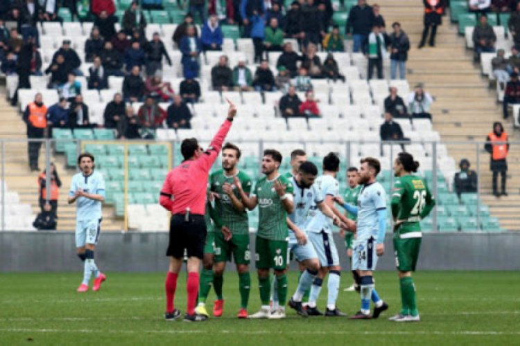 Bursaspor'a 90 sarı, 8 kırmızı kart!