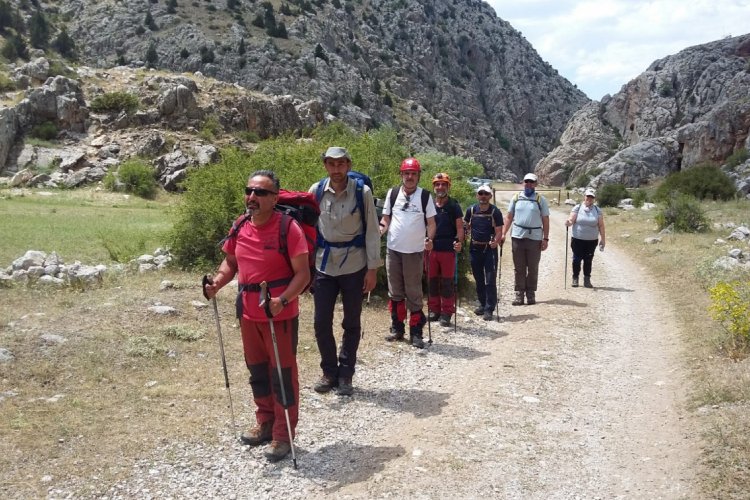 Bursa'da dağcılar 3 g&uuml;nde 3 zirveye tırmandı