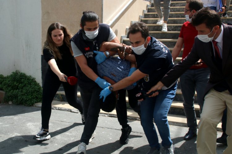 Bağcılar'da polisin şehit olması olayına karışan bir ş&uuml;pheli adliyeye sevk edildi