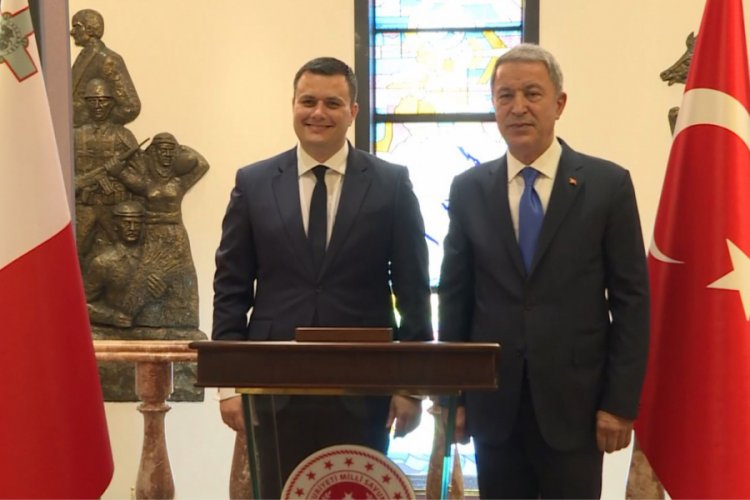 Bakan Akar, Malta İ&ccedil;işler Bakanı Camilleri ile g&ouml;r&uuml;şt&uuml;