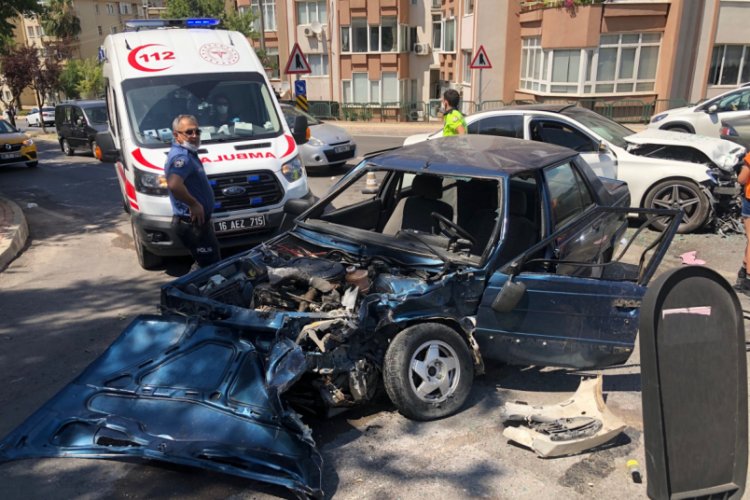 Bursa'da 'U' d&ouml;n&uuml;ş&uuml; kazası! 1 kişi ağır yaralı