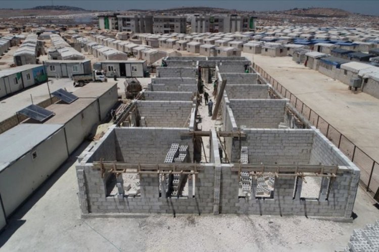 İHH, İdlib'de 'briket okul' inşaatına başladı