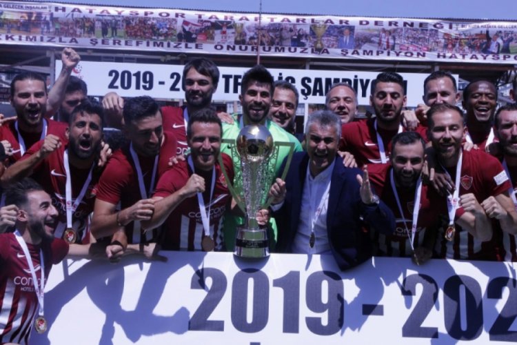 Hatayspor şampiyonluk kupasını kaldırdı