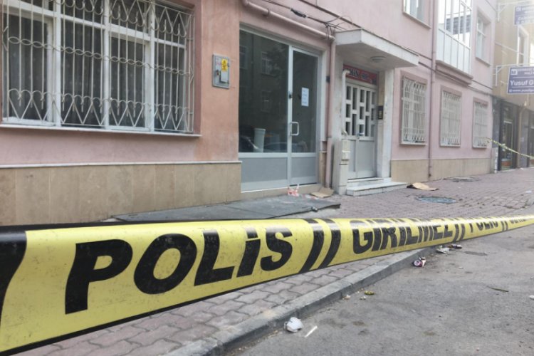 &Ccedil;atlaklar oluşan 5 katlı bina boşaltıldı