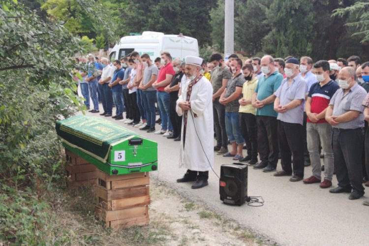 Bursa'da kazada &ouml;len gen&ccedil;ler defnedildi