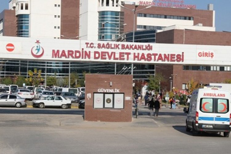 Uygulama noktasında otomobil polislere &ccedil;arptı: 3 ağır yaralı