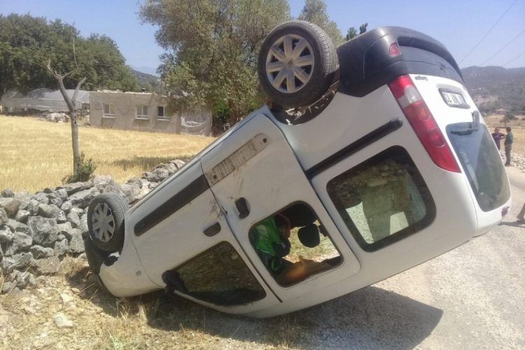 Kontrolden &ccedil;ıkan ara&ccedil; duvara &ccedil;arptı