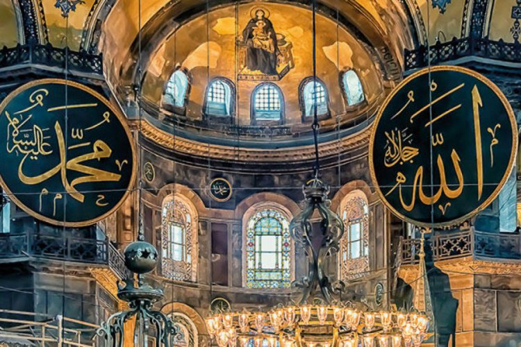 Ayasofya'da fresk ve mozaikler 'yelken perde' ile kapatılacak