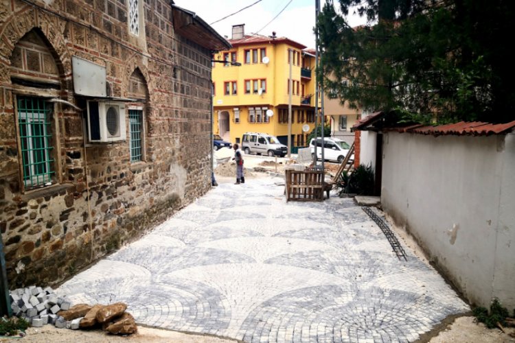 Bursa'da tarihi &Ccedil;ukur Cami'nin &ccedil;evresi g&uuml;zelleşiyor
