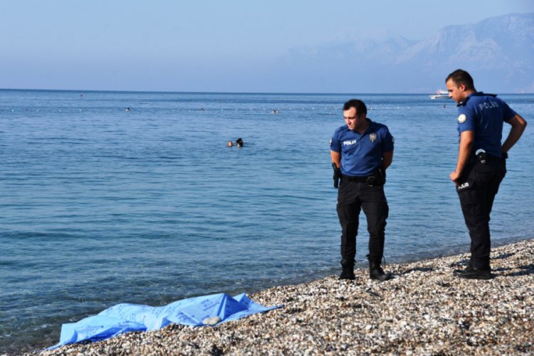 Serinlemek i&ccedil;in girdiği denizde boğuldu