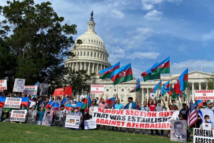 ABD Kongresi &ouml;n&uuml;nde Ermenistan karşıtı protesto