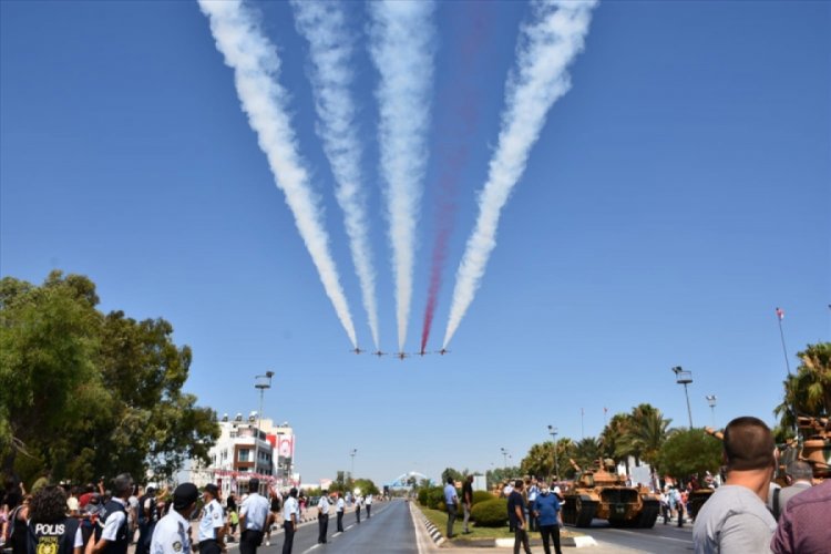 T&uuml;rk Yıldızları'ndan KKTC'de g&ouml;steri u&ccedil;uşu