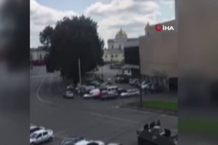 Ukrayna'da rehine krizi: Yolcu otob&uuml;s&uuml;nde 20 kişiyi rehin aldı