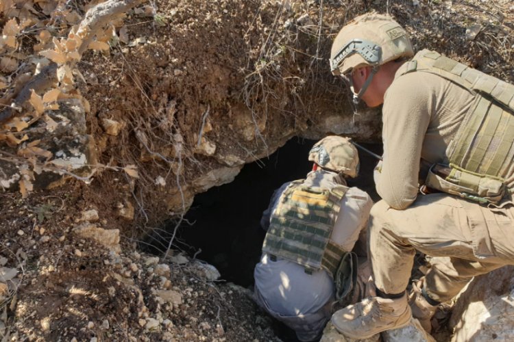 Herekol Dağı'nda PKK'lı ter&ouml;ristlere ait silah ve m&uuml;himmat ele ge&ccedil;irildi