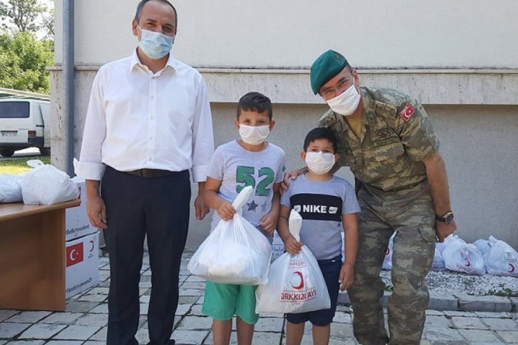 Mehmet&ccedil;ik'ten Kosovalı ihtiya&ccedil; sahibi halka yardım eli