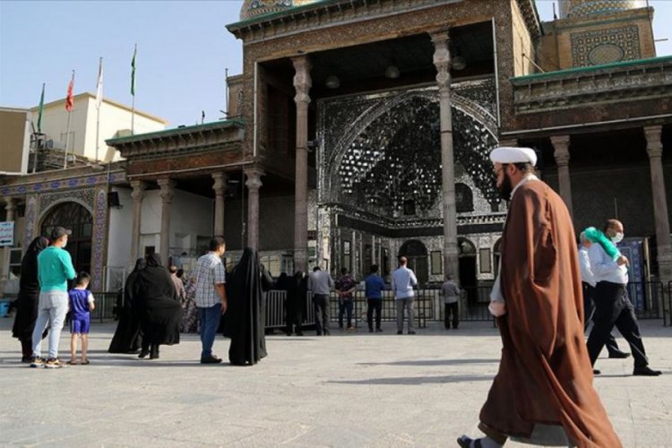 İran, Kovid-19'un ikinci dalgasında kısmi kısıtlamaları yeniden hayata ge&ccedil;irdi