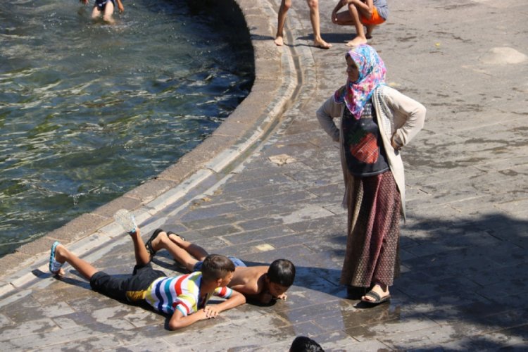 Termometreler 47 dereceyi g&ouml;sterince hayat durma noktasına geldi
