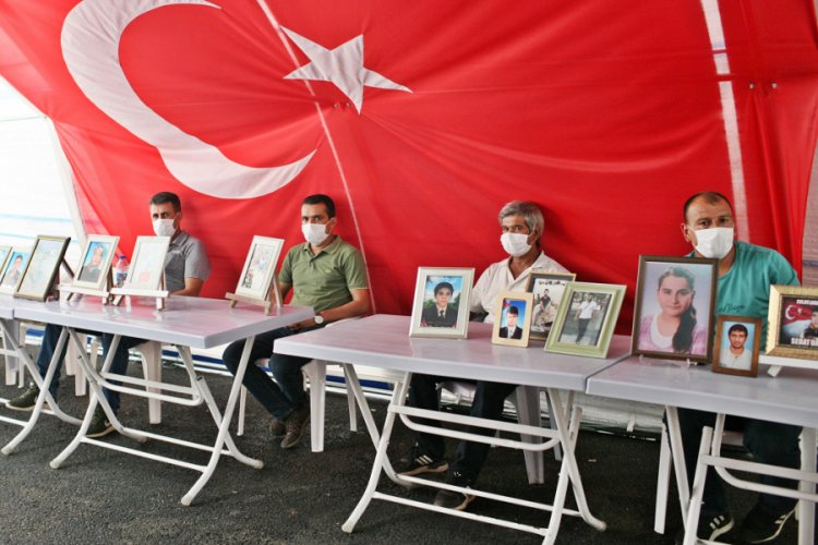 HDP &ouml;n&uuml;ndeki eylemde 323'&uuml;nc&uuml; g&uuml;n