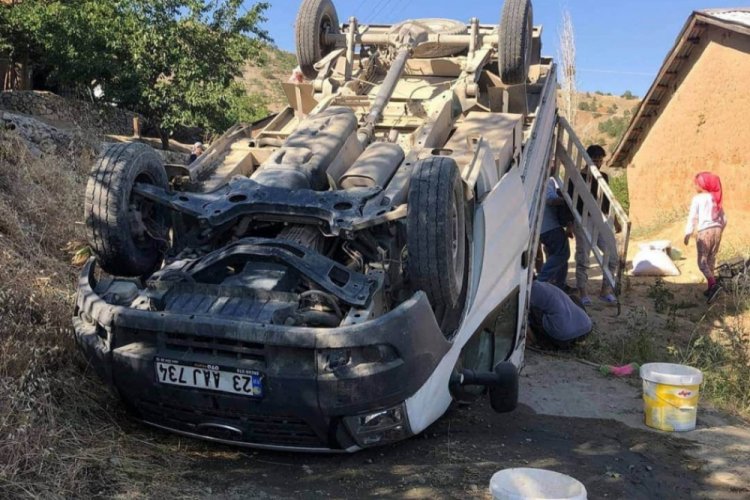 Pikap ters d&ouml;nd&uuml;: 2 yaralı